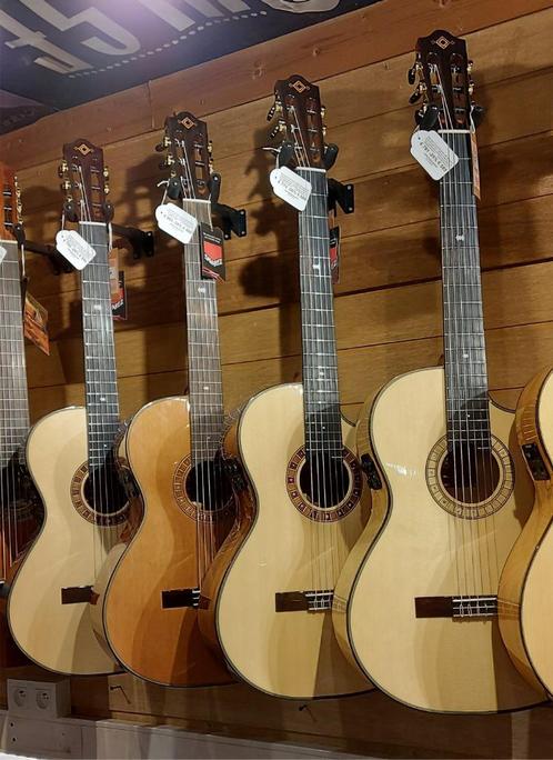 NETTOYAGE ! ! ! guitares classiques à -50 % du prix catalogu, Musique & Instruments, Instruments à corde | Guitares | Acoustiques