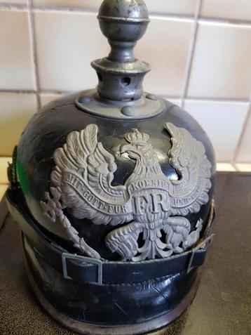 pickelhaube beschikbaar voor biedingen