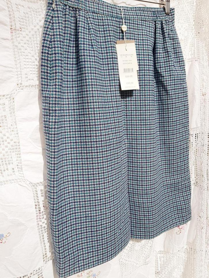 Jupe en LAINE🌈 excellente qualité neuve ( marque anglaise), Kleding | Dames, Rokken, Nieuw, Maat 38/40 (M), Blauw, Knielengte