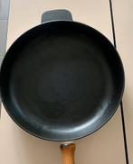 Made in China Gietijzer brand pan met deksel d 28 cm diep 6, Huis en Inrichting, Keuken | Potten en Pannen, Gietijzer, Ophalen of Verzenden