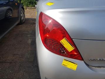 Achterlicht links van een Peugeot 207 beschikbaar voor biedingen