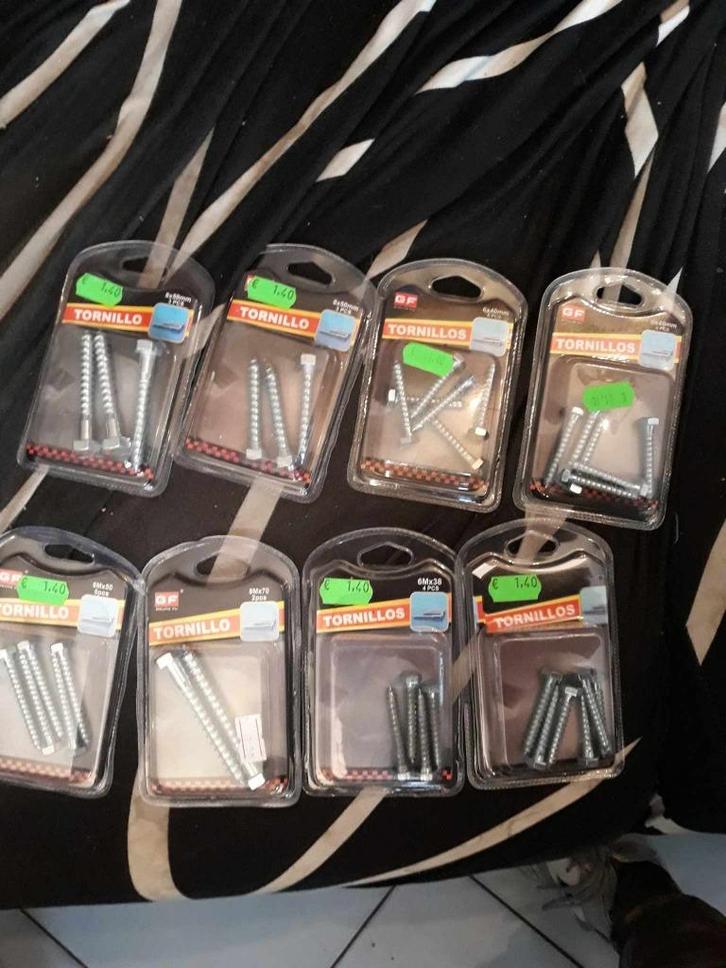 1 caisses accessoires brico (vis etc)neufs, Bricolage & Construction, Outillage | Outillage à main, Neuf, Enlèvement ou Envoi