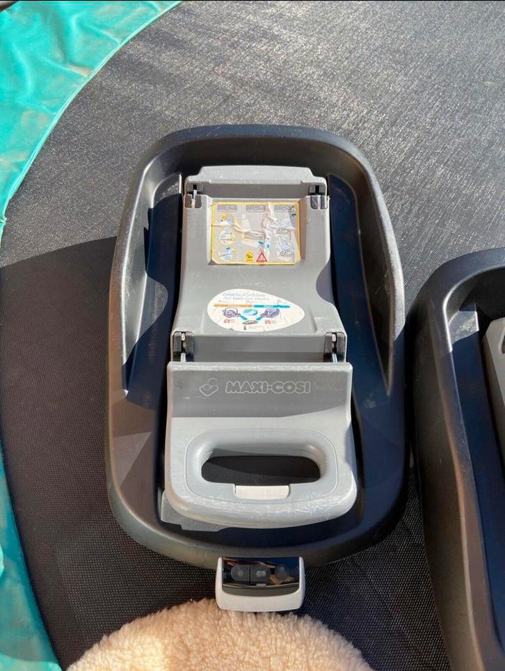 Maxi Cosi Familyfix 2x + Maxi Cosi Cabrio fix, Kinderen en Baby's, Autostoeltjes, Gebruikt, Maxi-Cosi, 0 t/m 10 kg, Autogordel of Isofix