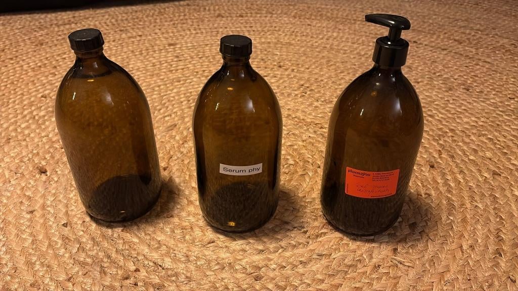 Set van 3 amberkleurige glazen flessen (met pomp en kurken), Huis en Inrichting, Woonaccessoires | Overige, Gebruikt, Ophalen of Verzenden