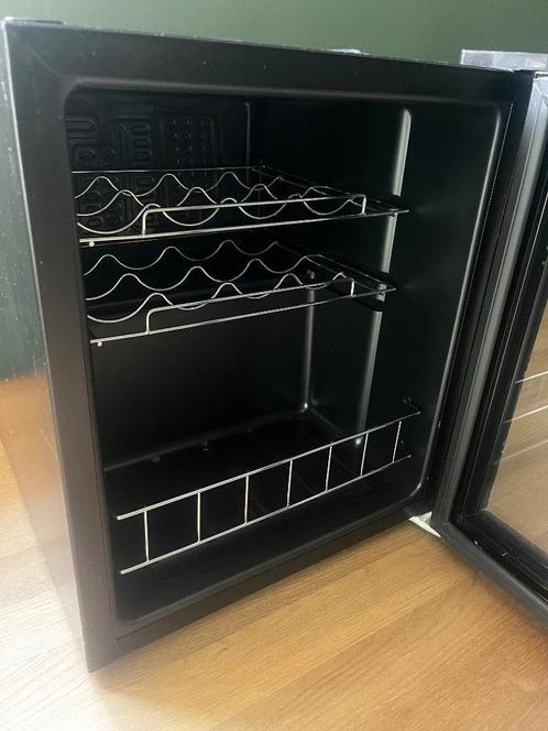 Wijnfrigo, Elektronische apparatuur, Koelkasten en IJskasten, Gebruikt, Zonder vriesvak, Minder dan 75 liter, Minder dan 85 cm
