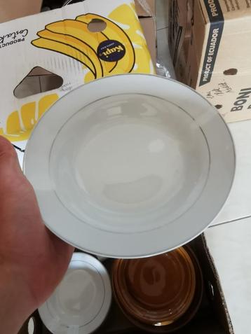 Gratis set servies beschikbaar voor biedingen