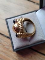Antieke ring van goud en saffier, Goud, Ophalen of Verzenden, Zo goed als nieuw, Geel