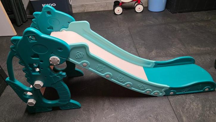 Peuter glijbaan kunststof nieuwstaat, Kinderen en Baby's, Speelgoed | Buiten | Speeltoestellen, Glijbaan, Ophalen