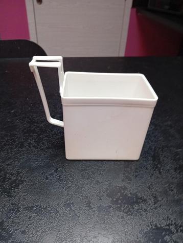 Vintage melkpak of vruchtensaphouder  beschikbaar voor biedingen