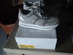 Youh Belgium grijze sneakers, dames/meisjes. mt 40, Kleding | Dames, Ophalen of Verzenden, Zo goed als nieuw, Sneakers, Grijs