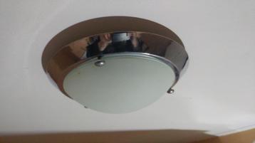 Plafondlamp voor de badkamer beschikbaar tot 30 april