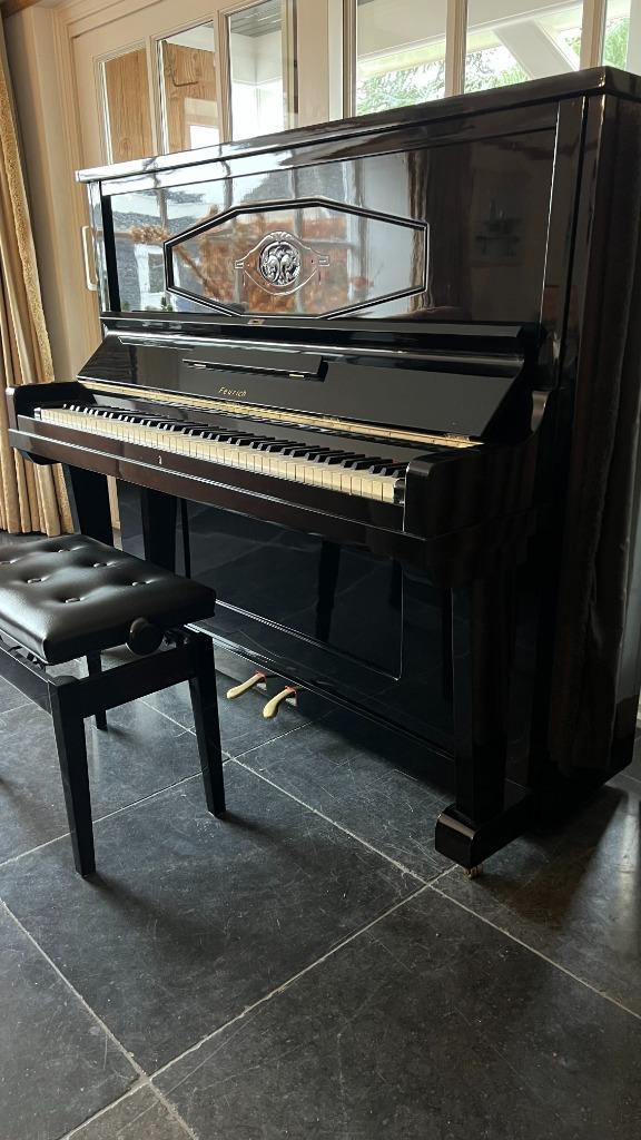 Feurich 134, Muziek en Instrumenten, Piano's, Zo goed als nieuw, Piano, Zwart, Hoogglans, Ophalen of Verzenden