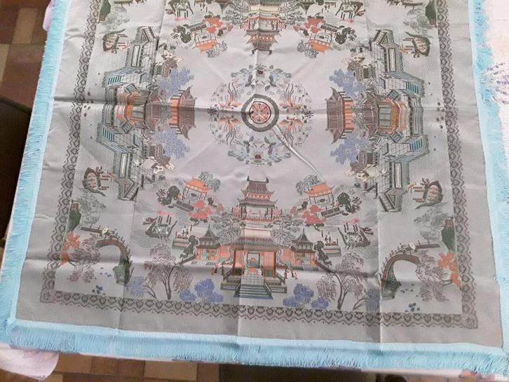 Tafelkleedje 104 cm  op 104 cm met franjes, Huis en Inrichting, Tafelkleden, Nieuw, Vierkant, Binnen, Ophalen of Verzenden