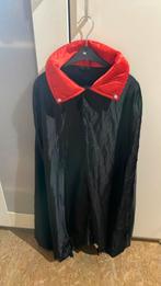 Dracula mantel, Ophalen, Zo goed als nieuw