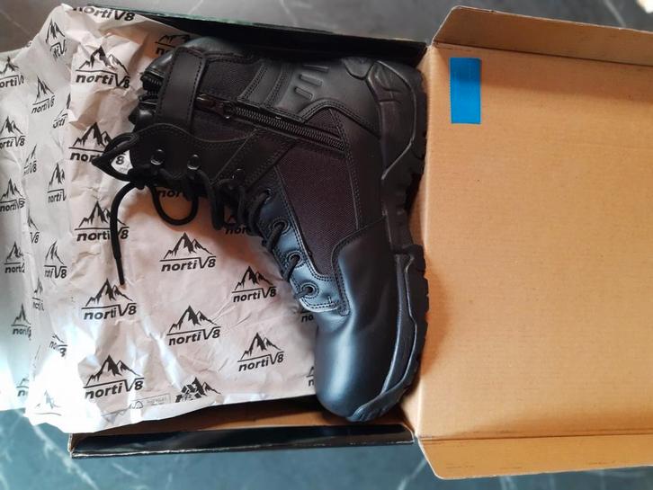 Chaussures d'intervention pointure 43, Kleding | Heren, Schoenen, Zo goed als nieuw, Zwart, Ophalen of Verzenden