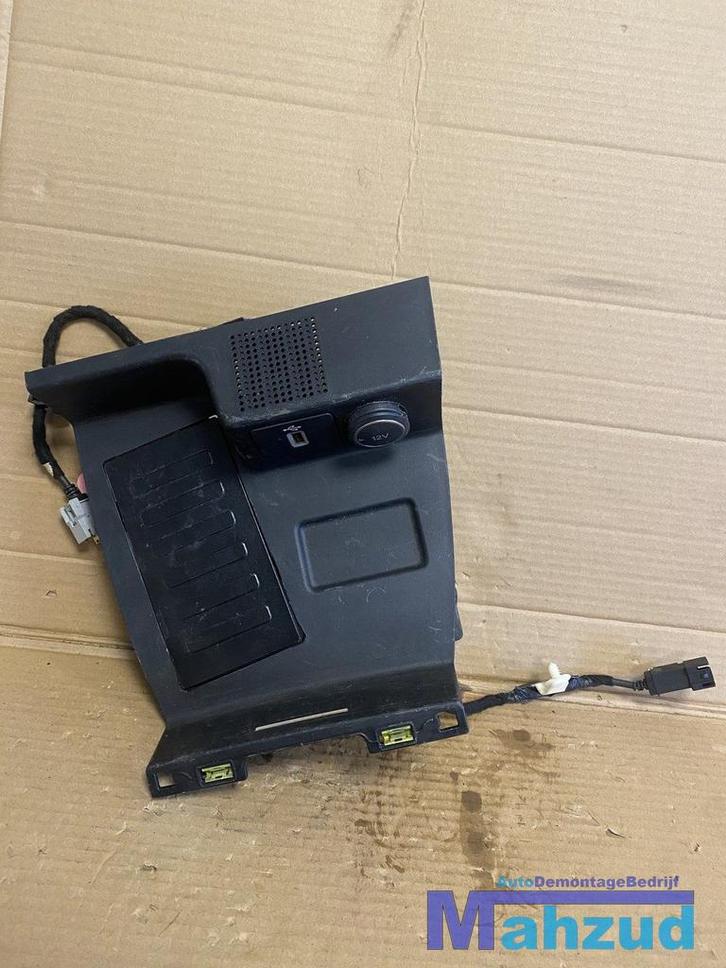 FORD FOCUS 4 MIddenconsole 12V usb draadloos opladen 2018+, Auto-onderdelen, Interieur en Bekleding, Ford, Gebruikt, Ophalen of Verzenden