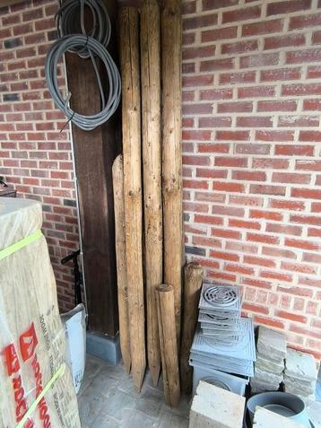 Houten palen zie beschrijving 2m + 2,5m beschikbaar voor biedingen
