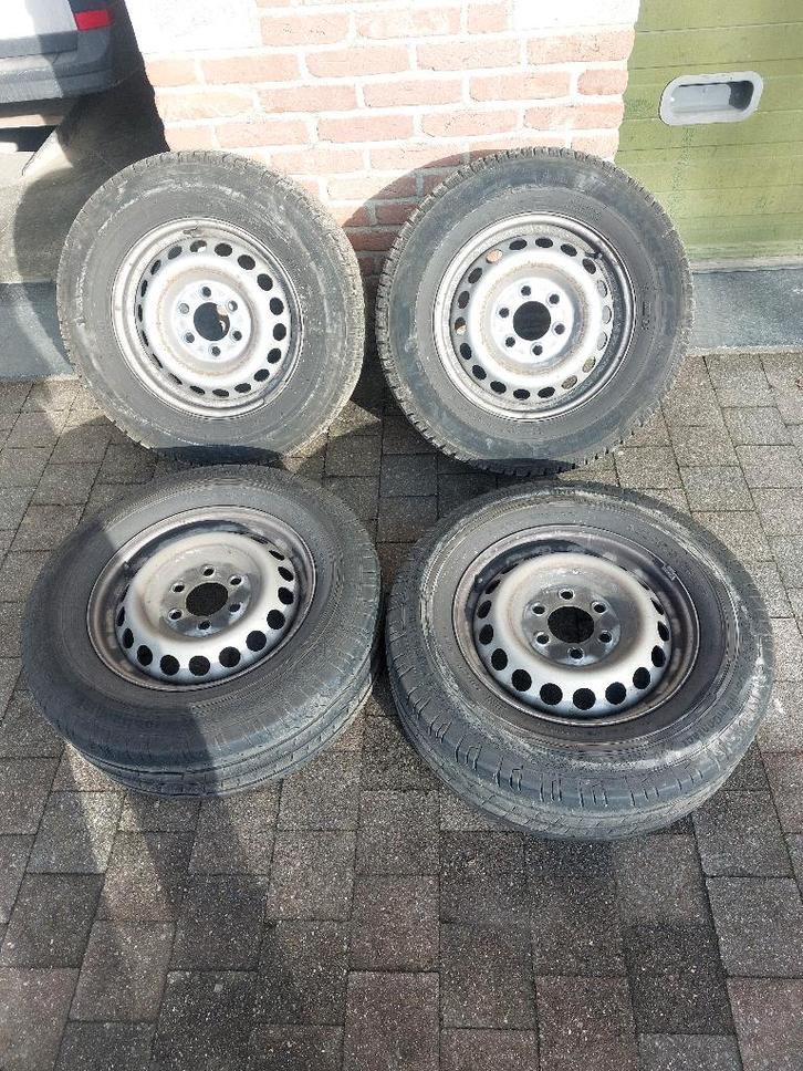 Velgen en banden mercedes Sprinter, Autos : Pièces & Accessoires, Pneus & Jantes, Pneu(s), Pneus hiver, 16 pouces, 235 mm, Véhicule utilitaire