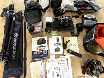 Nikon D 5200 met toebehoren beschikbaar voor biedingen