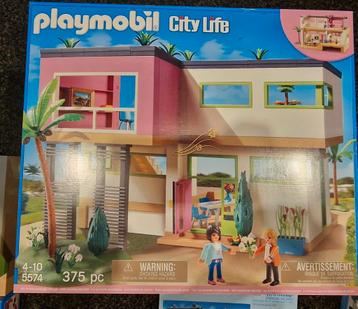 Playmobil moderne villa+de uitbreiding sets er bij beschikbaar voor biedingen