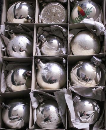 Doos met 12 glazen vintage kerstballen deukbal bal met kaars beschikbaar voor biedingen