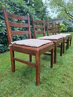 Eikenhouten stoelen, Ophalen