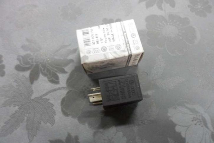 Brandstofpomprelais Vw Golf 1 gti 1800cc nieuw, Auto-onderdelen, Brandstofsystemen, Oldtimer onderdelen, Volkswagen, Nieuw, Ophalen of Verzenden