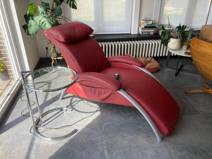 Design relaxzetel in rood leder, Huis en Inrichting, Fauteuils, Zo goed als nieuw, Leer, Metaal, Ophalen
