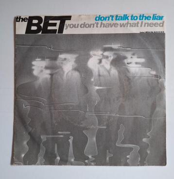 4 SINGEL KLASSIEKERS IN GOEDE STAAT !!!! beschikbaar voor biedingen