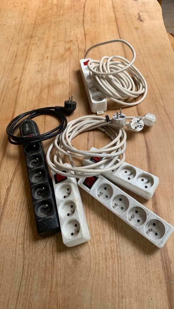 Set stekkerdozen met verklikker- verschillende lengtes, Muziek en Instrumenten, Kabels en Stekkers, Gebruikt, Ophalen of Verzenden