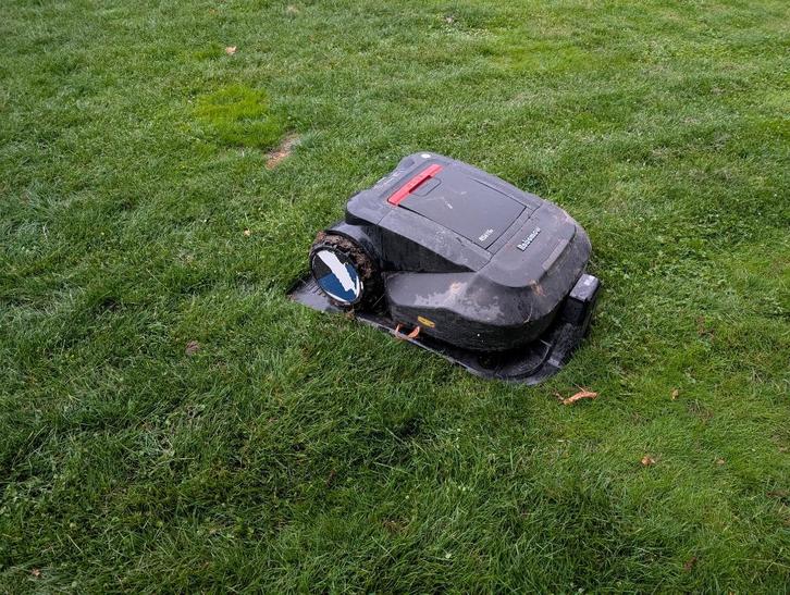 Robomow RS615u, Tuin en Terras, Grasmaaiers, Gebruikt, Accu-grasmaaier, 50 cm of meer, Cirkelmaaier, Ophalen