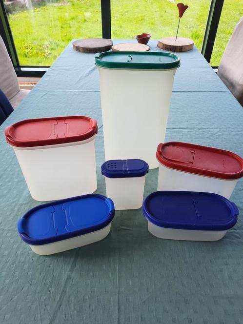 Boîtes de rangement et d'arrosage Tupperware 5 pièces + 1 po, Maison & Meubles, Cuisine| Tupperware, Utilisé, Boîte, Enlèvement ou Envoi