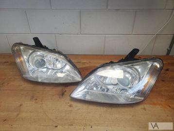 Ford Focus C-max c max 2003 tot 2007 xenon koplamp €150 /st beschikbaar voor biedingen