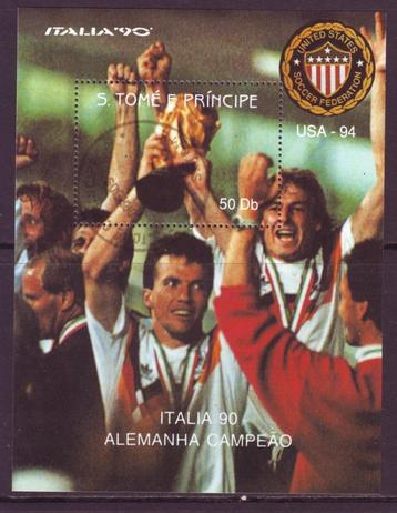 Postzegels Thema Voetbal : diverse reeksen en blokken beschikbaar voor biedingen