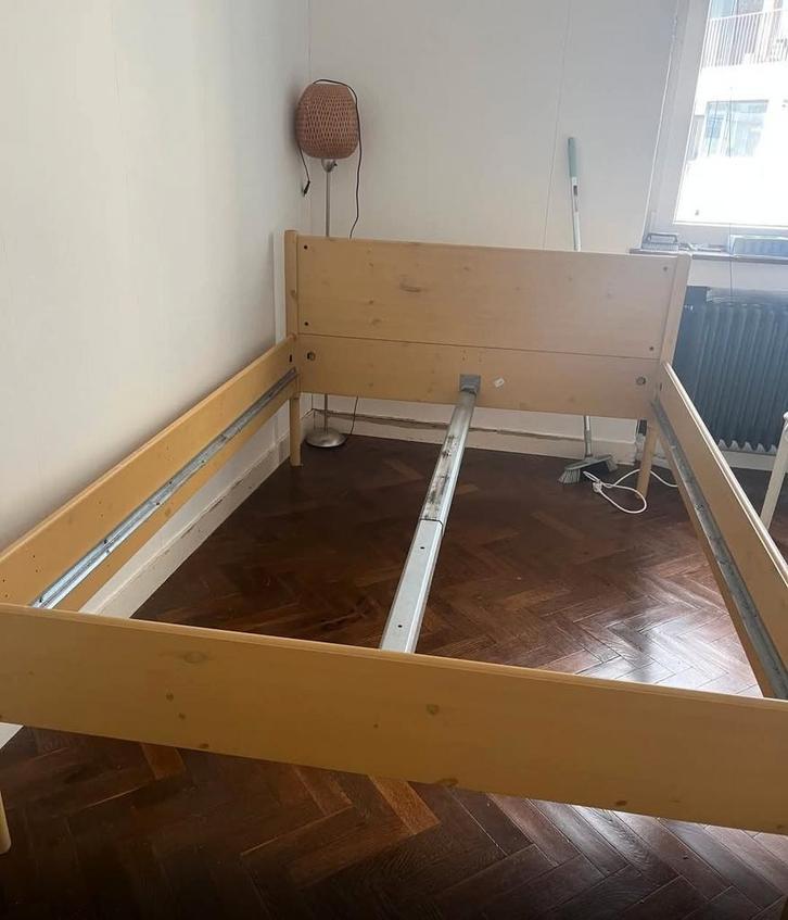 Edland IKEA bed van 140x200cm in mosterdgeel hout, Huis en Inrichting, Slaapkamer | Bedden, Gebruikt, Hout, Ophalen