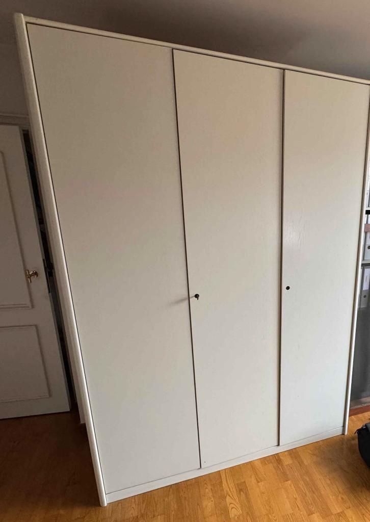 Grote witte kledingkast met 3 deuren – veel opbergruimte, Huis en Inrichting, Kasten | Kleerkasten, 200 cm of meer, 150 tot 200 cm