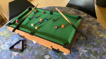 Mini pool + Air hockey tafel (klikken in elkaar) beschikbaar voor biedingen