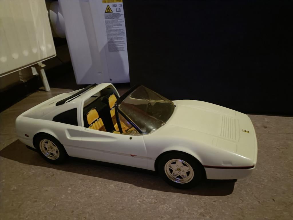 Vintage Ferrari van Barbie 1986, Kinderen en Baby's, Speelgoed | Poppen, Gebruikt, Barbie, Ophalen of Verzenden