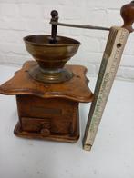 4 verschillende, oude koffiemolens, Ophalen