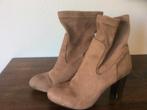 Enkellaarsjes beige speciale hak 38 als nieuw, Kleding | Dames, Schoenen, Ophalen of Verzenden