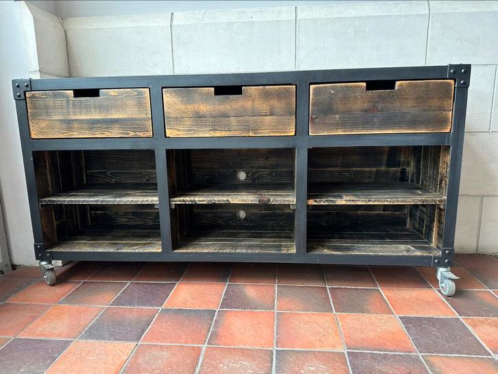 Infustriele dressoir / tv-kast, Tuin en Terras, Buitenkeukens, Zo goed als nieuw, Ophalen