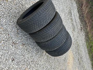 4 Bridgestone 235/50R18 winterbanden beschikbaar voor biedingen