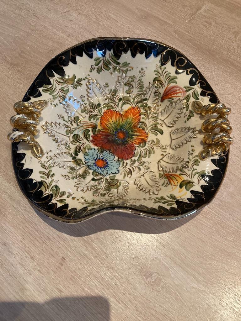 Porseleinen schaal H. Bequet Quaregnon., Enlèvement