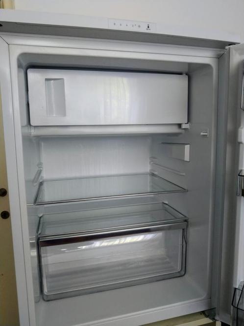 AEG koelkast met vriesvak, Elektronische apparatuur, Koelkasten en IJskasten, Zo goed als nieuw, Met vriesvak, 100 tot 150 liter