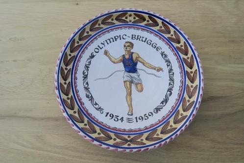 Athlétisme Olympic Brugge 1959 assiette Perignem Jan Kellner, Antiquités & Art, Antiquités | Céramique & Poterie, Enlèvement ou Envoi