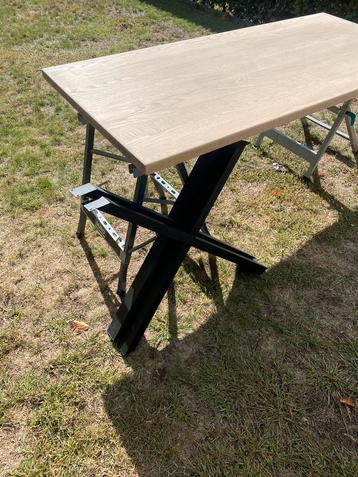 Vol eiken houten eettafel 200 op 90 met metalen X poten beschikbaar voor biedingen