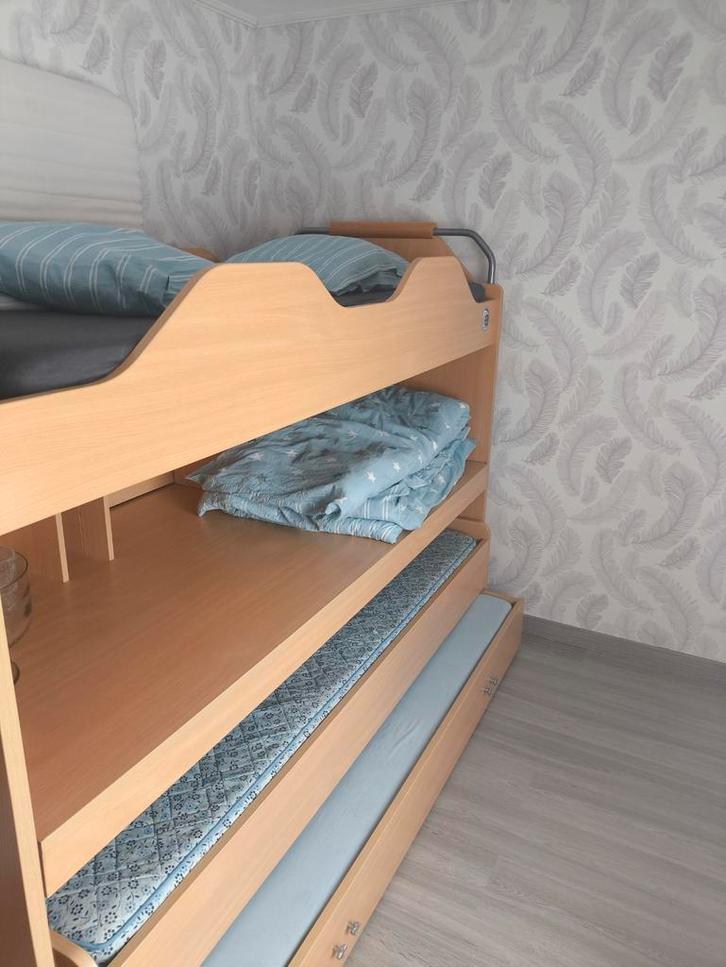 Stapelbed met 3 slaapgelegenheden en uitschuifbaar bureau, Huis en Inrichting, Slaapkamer | Bedden, Gebruikt, 100 cm, 200 cm, Hout