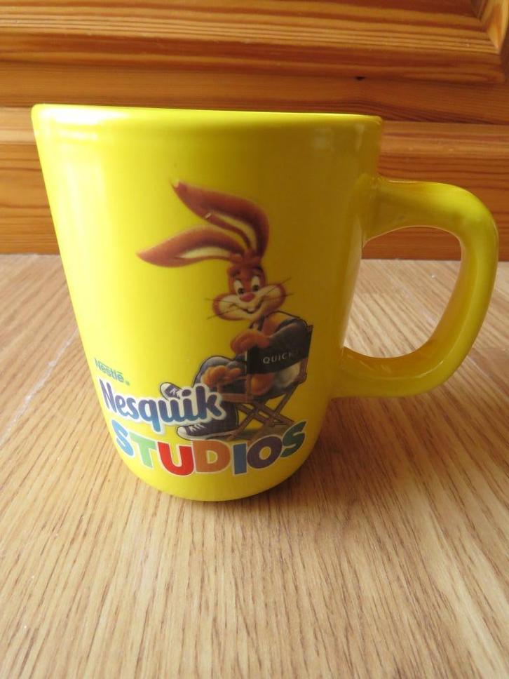 mug tasse Nesquik studios, Huis en Inrichting, Keuken | Servies, Zo goed als nieuw, Kop(pen) en/of Schotel(s), Ophalen of Verzenden