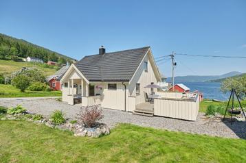 Mooi vakantiehuis direct aan het fjord