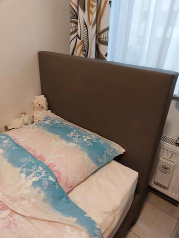 Boxspring als nieuw ! 1 pers. beschikbaar voor biedingen